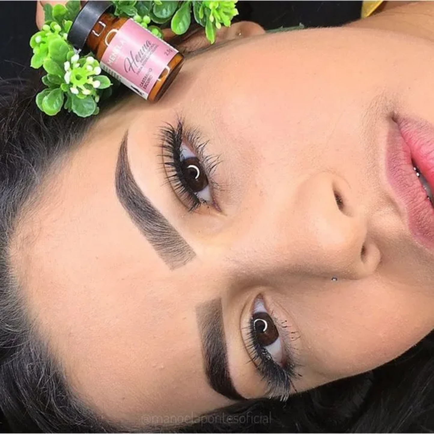 Henna Menela Castaño Oscuro